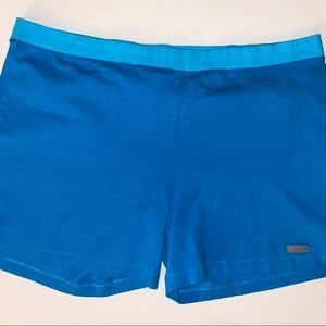 Curves Shorts 2XL, Never worn